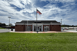Exterior view of Andrew Johnson Bank’s Bypass Office, featuring a modern and welcoming design.